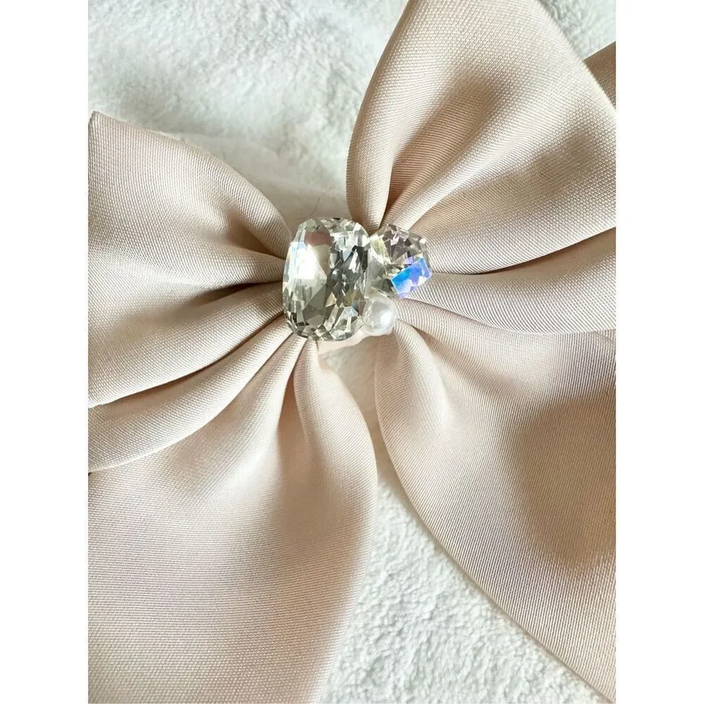 Light pink hair bow clip with super sparkly rhinestone and embellishment ￼